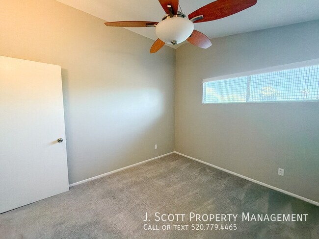 Building Photo - 3914 E Becker Ln