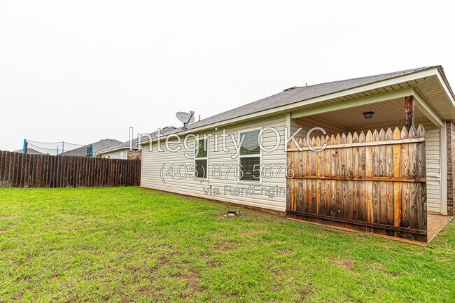 Building Photo - 13233 Bridgewater Dr