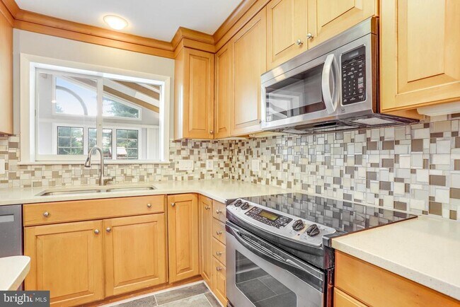 Building Photo - 9801 Orchid Cir