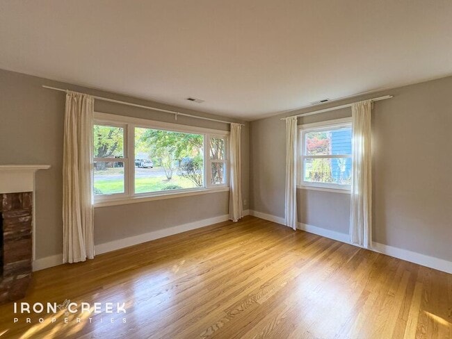 Building Photo - 12 Chateau Pl