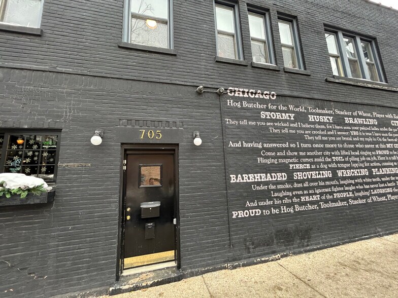 Building Photo - 705 N Damen Ave