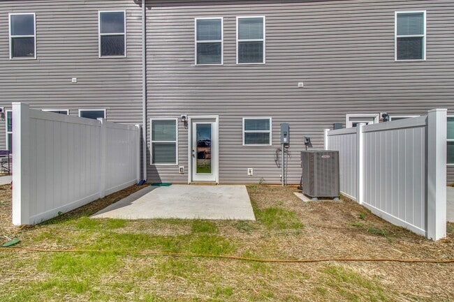Building Photo - Beautiful 3BR/2.5BA Townhome in Columbia!