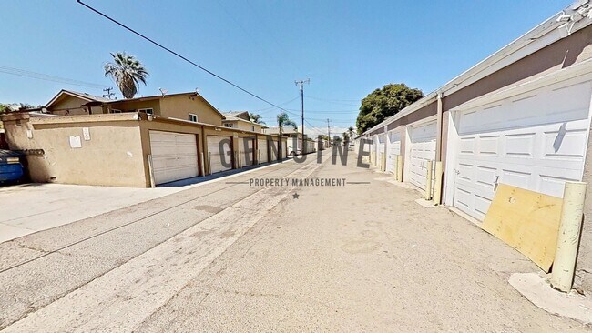 Building Photo - 1415 Cameo Ln