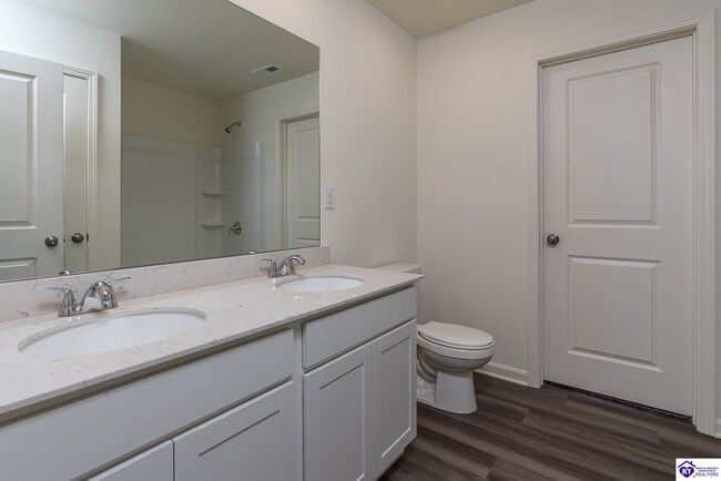 Building Photo - 557 Pinehurst Dr