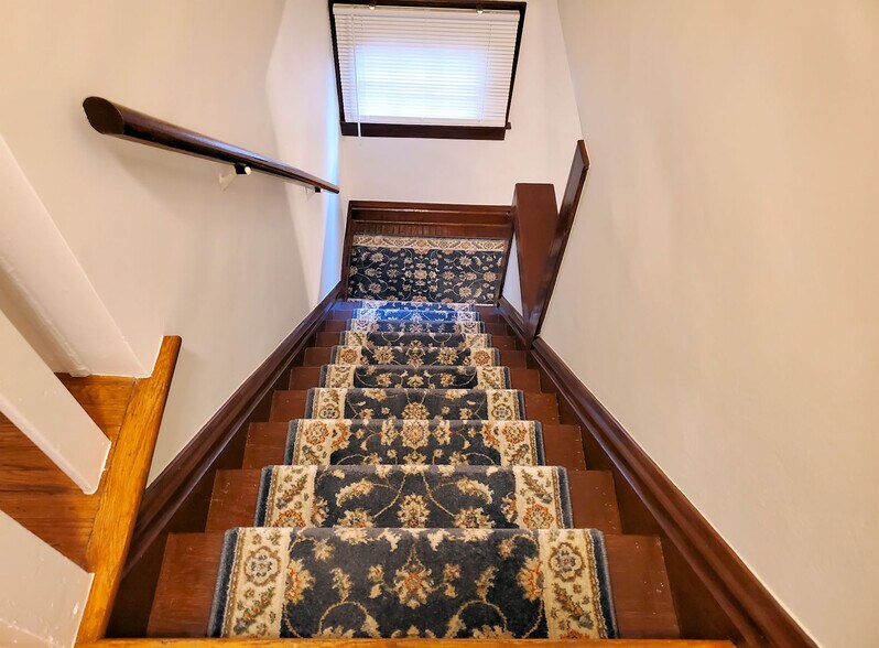 Building Photo - 115 W North Broadway St