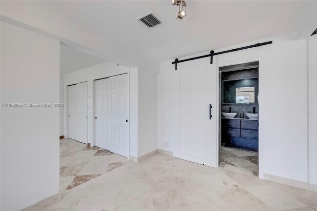 Building Photo - 2742 SE 11th St