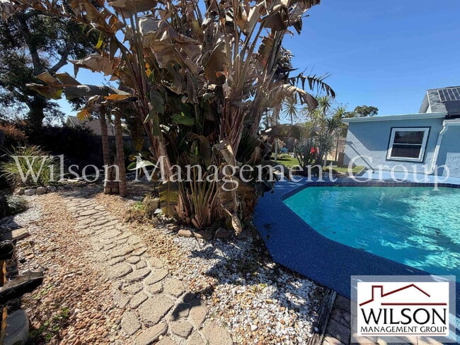 Building Photo - 1366 Valhalla St