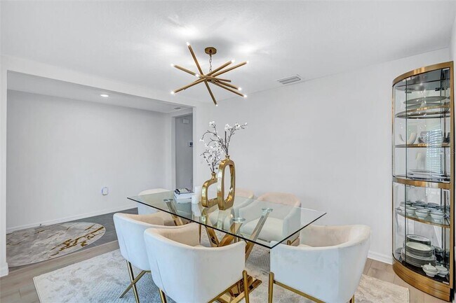 Building Photo - 7601 Rosewood Gdn Lp