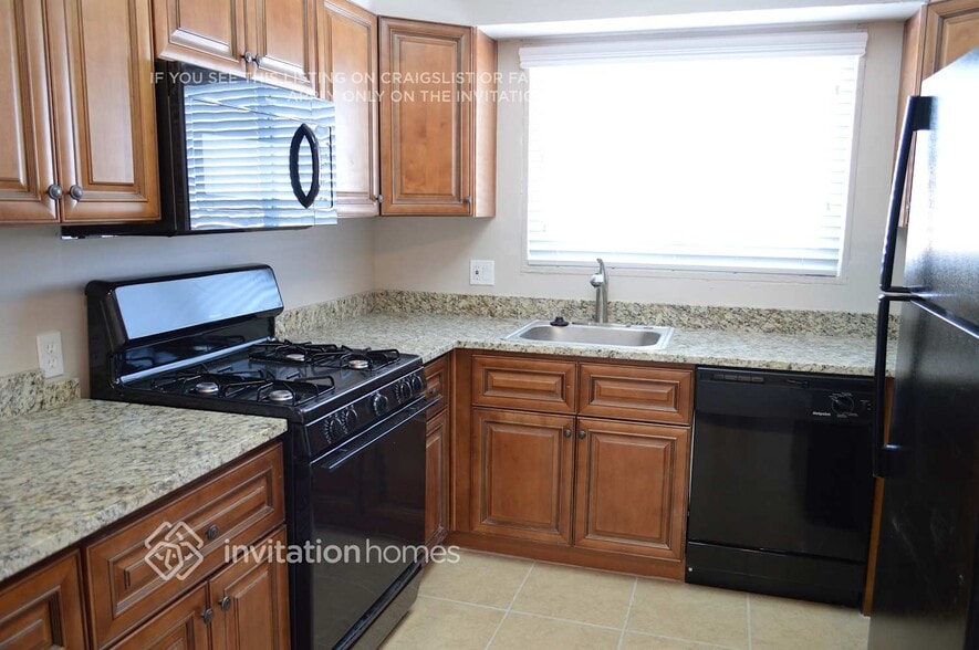 Building Photo - 10870 Larry Dr