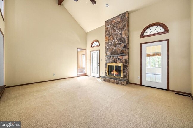 Building Photo - 401 Alderbrook Dr