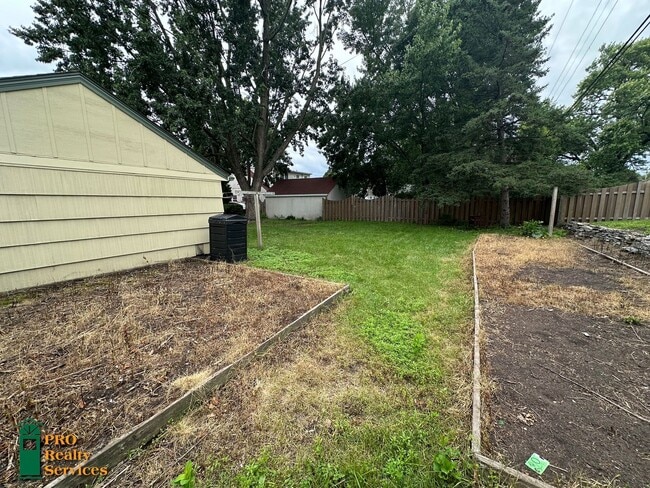 Building Photo - 3 Bedroom Home in St. Paul