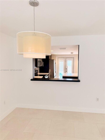 Building Photo - 5570 SW 70th Pl N