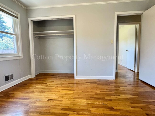 Building Photo - 301 Toulon St