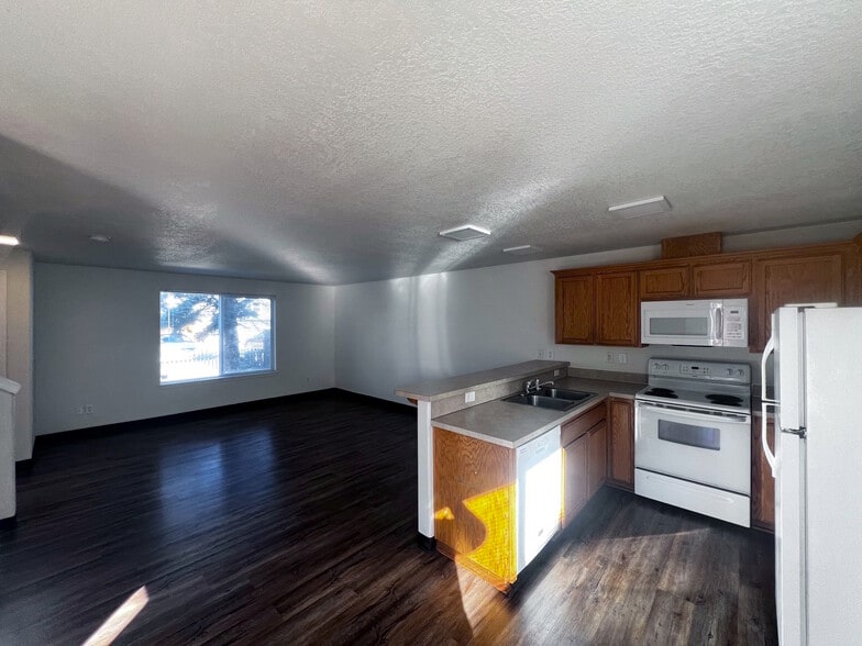 Building Photo - 1131 2nd St NW