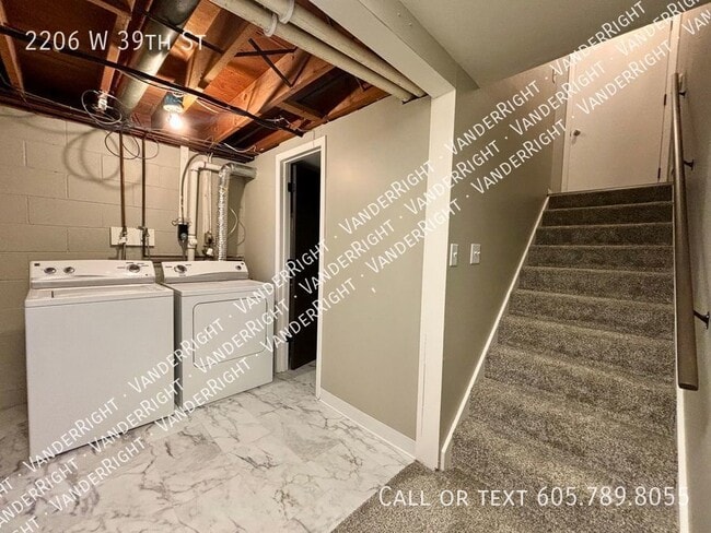 Building Photo - 2206 W 39th St