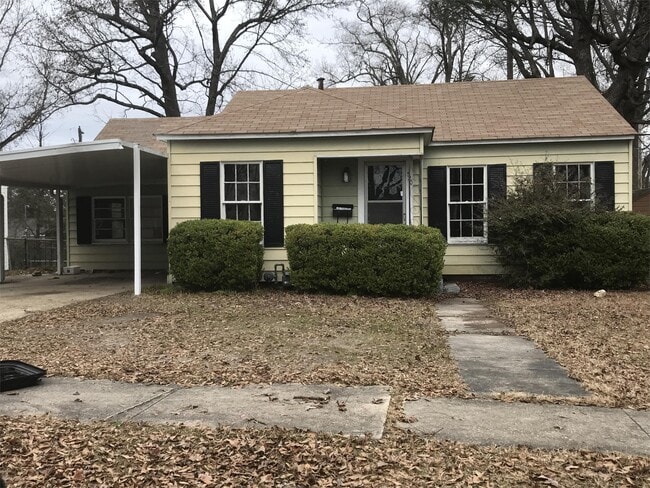 Primary Photo - 520 Parkway Dr S