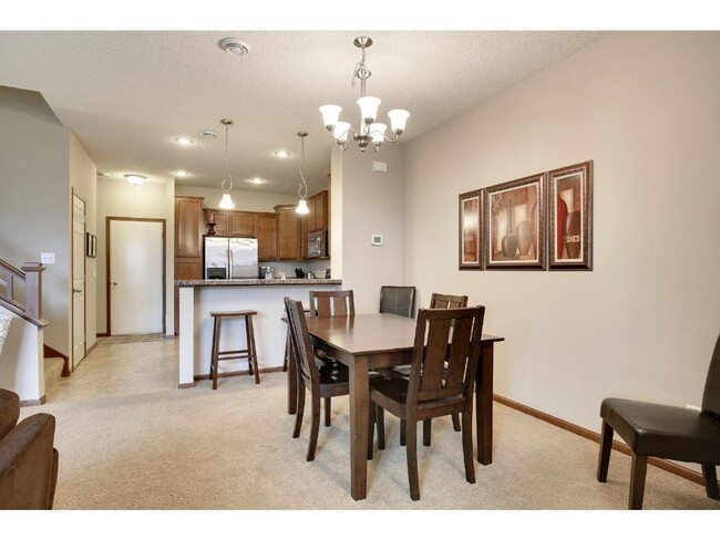 Building Photo - Pristine Woodbury 3 Bedroom Townhouse - Cl...