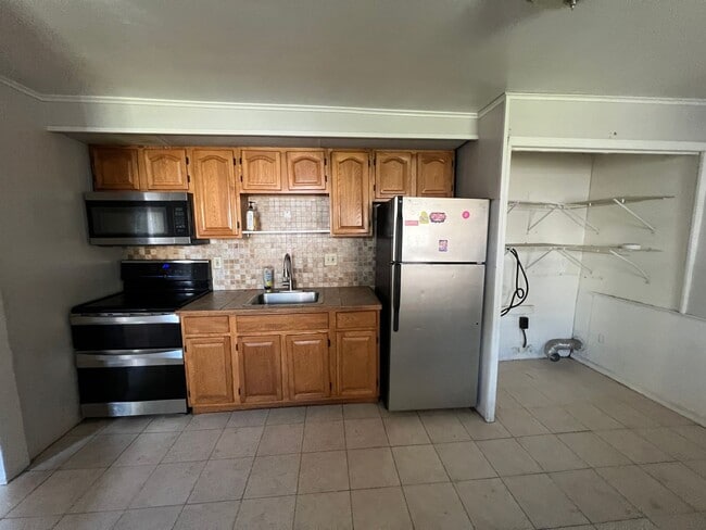 Building Photo - Available Now! 3BR HOME IN ALLENTOWN!