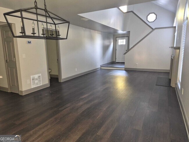 Building Photo - 1020 Hampton Hill Ct