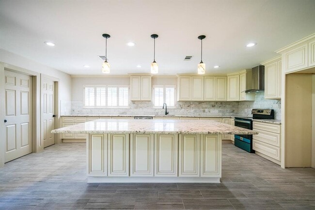 Building Photo - 5347 Paisley Ln