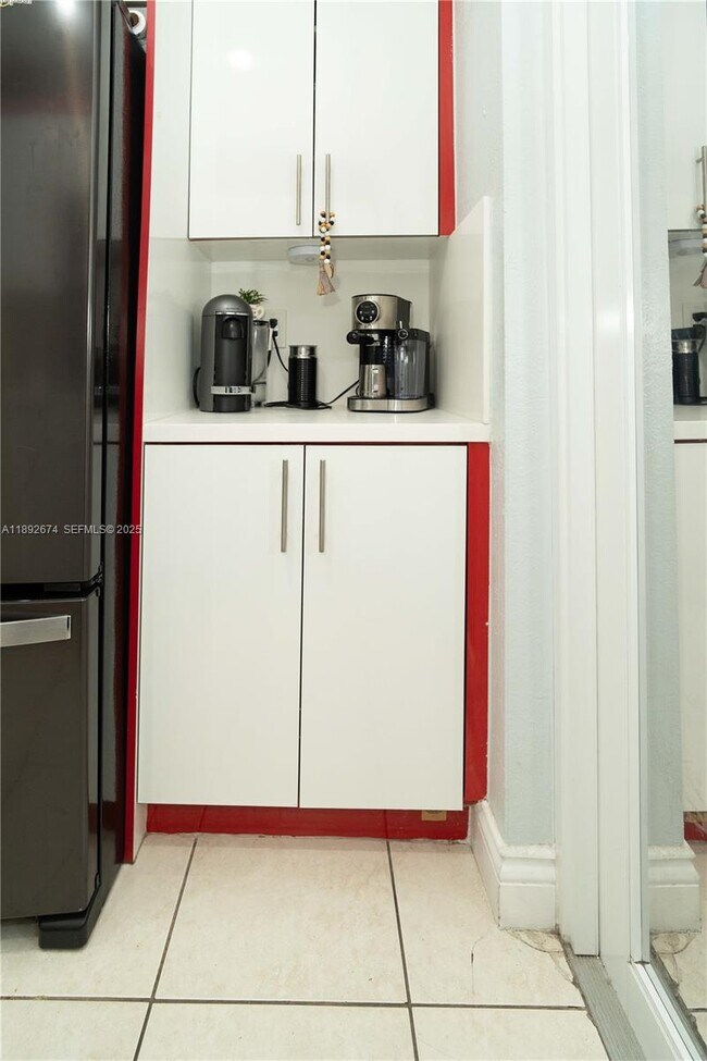 Building Photo - 298 E 3rd St