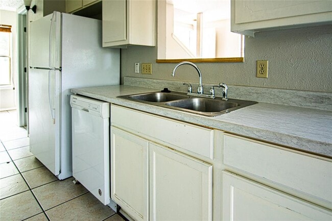 Building Photo - 8807 Springmail Cir