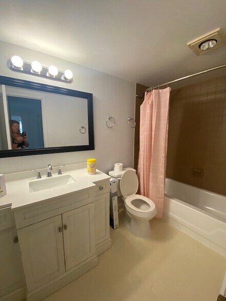 Building Photo - 420 Dove Ln