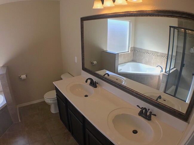 Building Photo - Northeast El Paso/Sandstone Ranch 4 bed Re...