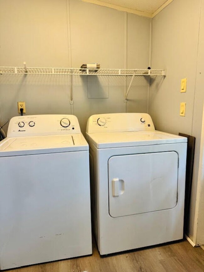 Building Photo - Old Maco Road