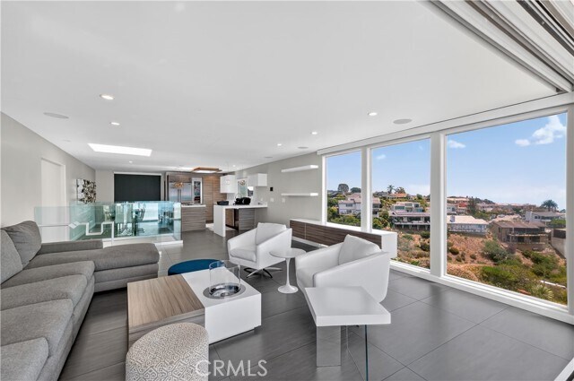 Building Photo - 855 Santa Ana St