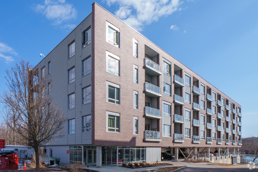 Primary Photo - Riverrun Apartments