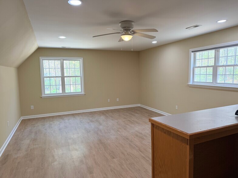 Building Photo - 112 Hudson Hills Rd