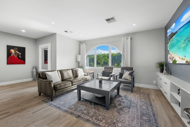 Building Photo - Luxury Living in Kahana Ridge