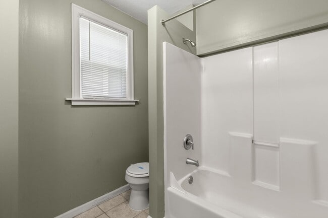Building Photo - Spacious 3 bedroom, 1 Bath House in Inner SE Portland - Everything Right at Your Doorstep!