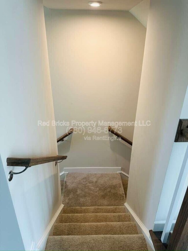 Building Photo - 9902 Oaklawn Blvd NW