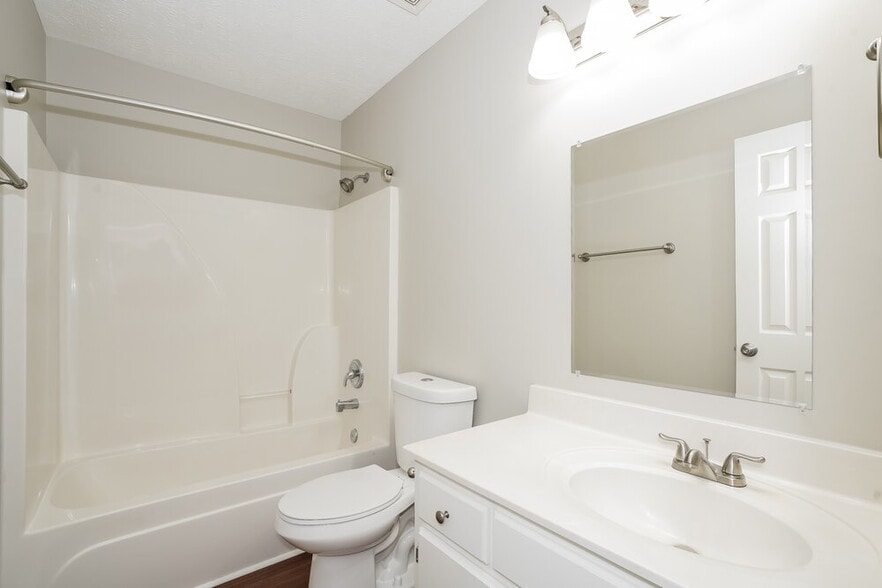 Building Photo - 725 Veneta View Dr