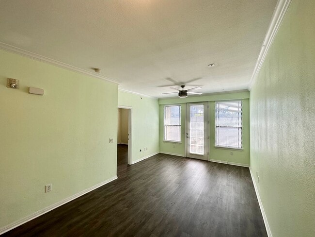 Building Photo - 2/2 Condo Near UT!