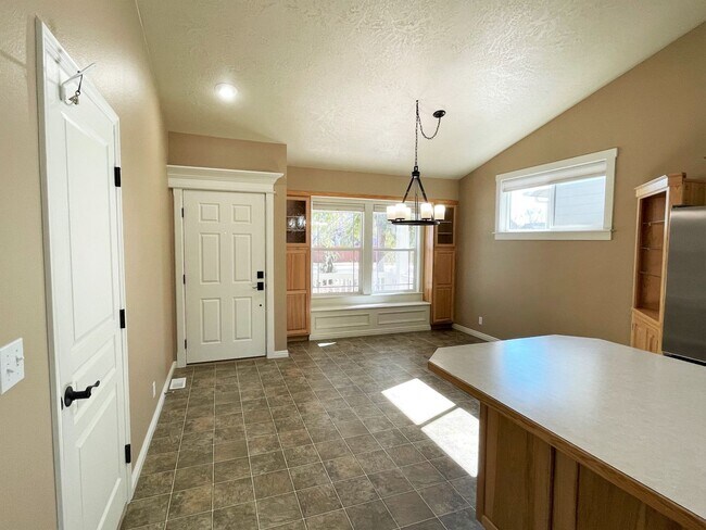 Building Photo - Beautiful 2 bed 2 bath home in the Woodbri...