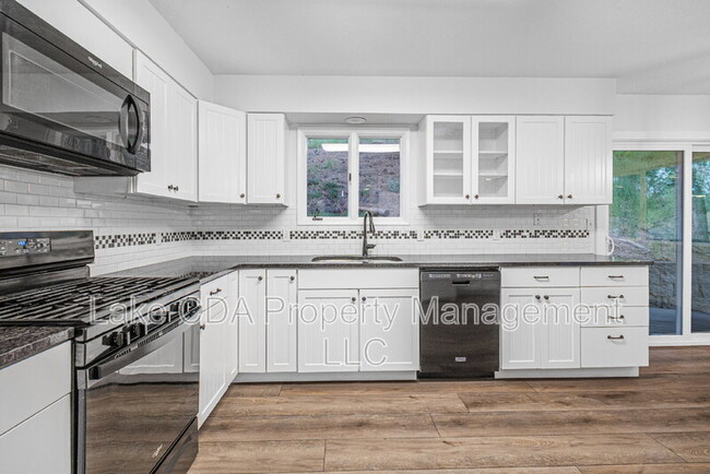 Building Photo - 1525 E Woodland Dr