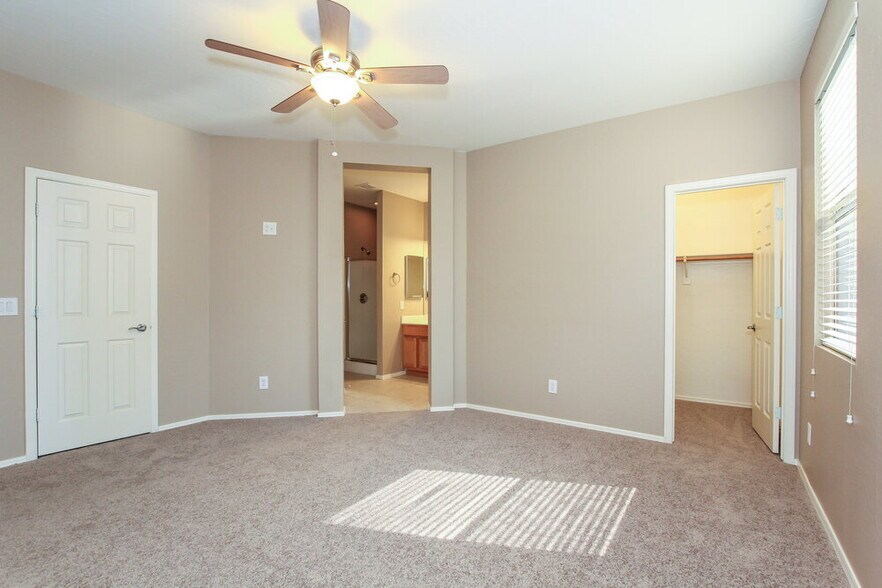 Building Photo - 26330 N 68th Dr