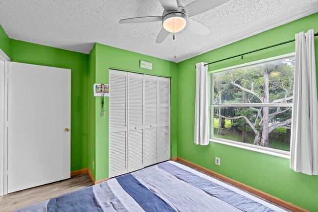 Building Photo - 1497 S Club Dr