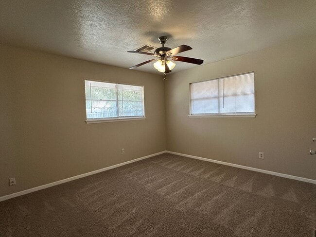 Building Photo - Ready for move in