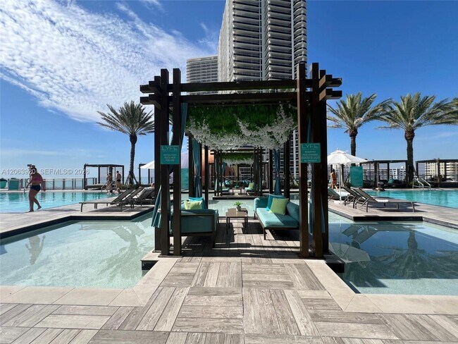 Building Photo - 4111 S Ocean Dr