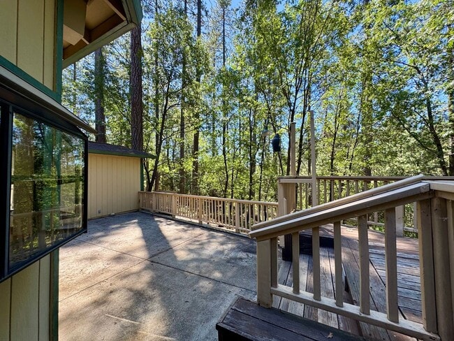 Building Photo - Spacious 3-bedroom, 2-bath multi-family home