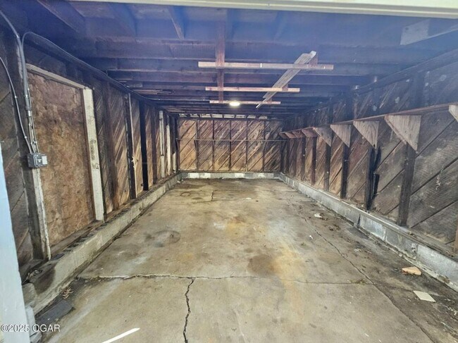 Building Photo - 427 E BJ Tunnell Blvd