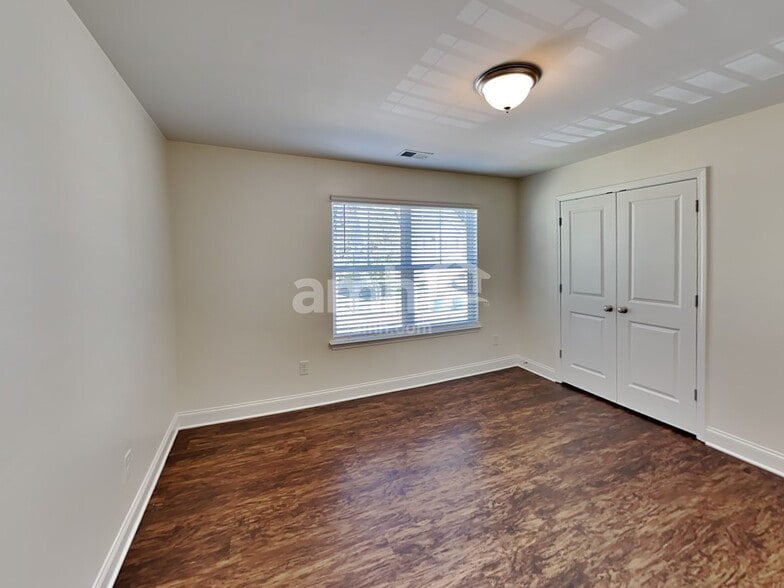 Building Photo - 3588 Okelly Dr
