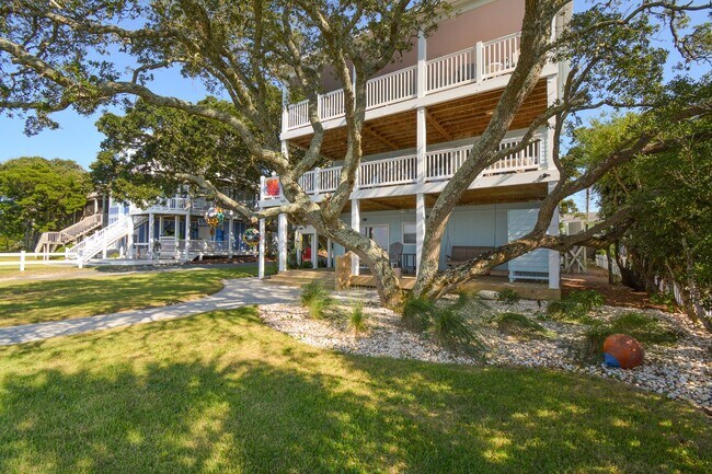 Building Photo - Seasonal Rental: Total Relaxation with Sou...