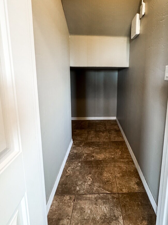 Building Photo - Spacious 4-Bed, 3-Bath Gem with 1804 Sq. F...