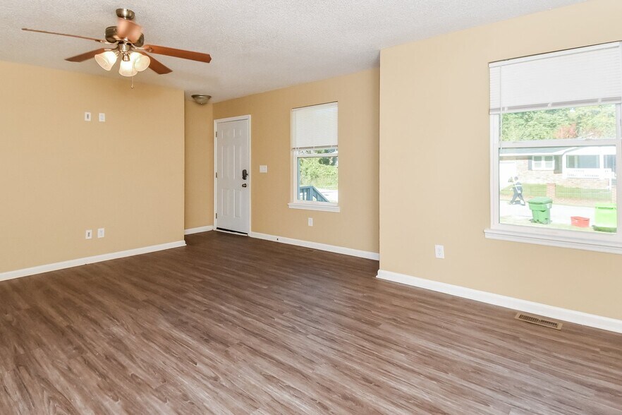 Building Photo - 7352 Pinedale Dr