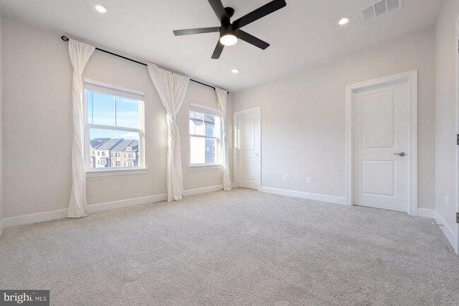 Building Photo - 6710 Belcrest Rd